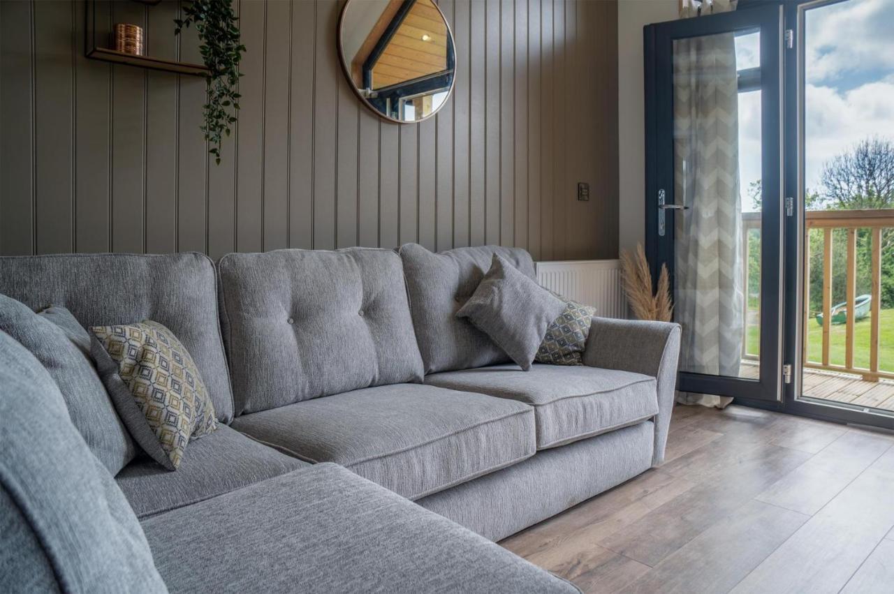 Cabin In The Woods - 1 Bedroom Lodge - Kilgetty Stepaside  Buitenkant foto